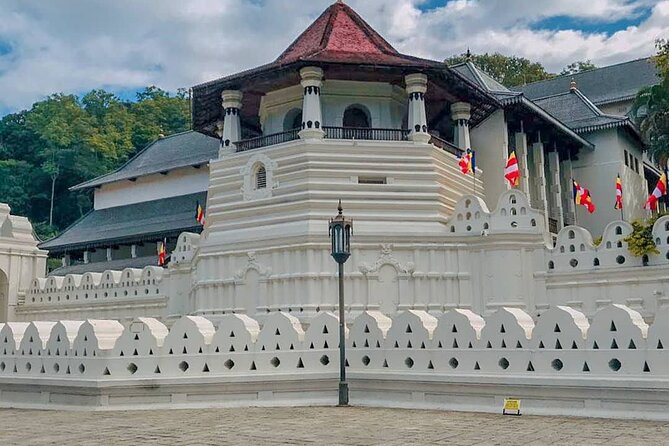 Kandy & Pinnawala Elephant Orphanage Day Trip From Negombo - Temple of the Sacred Tooth