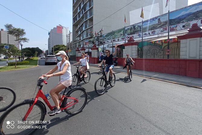Lima Bike Tour From Miraflores (4 Hrs) - Exploring Limas Historic Center