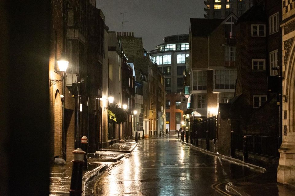 London: 2-Hour Farringdon Paranormal Activity Tour - Investigating the Paranormal