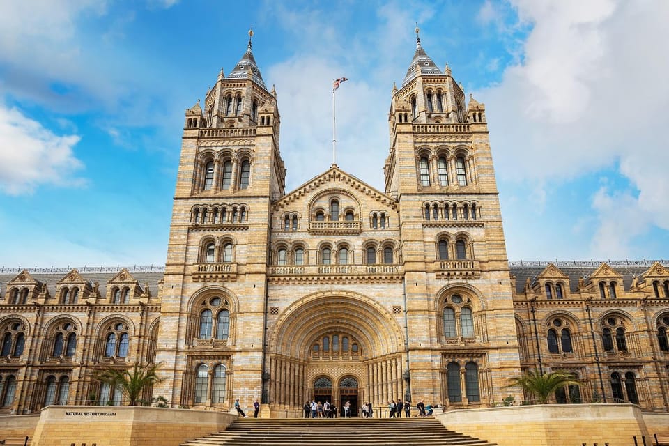 London: Luggage Storage Close to Natural History Museum - Accessibility and Logistics