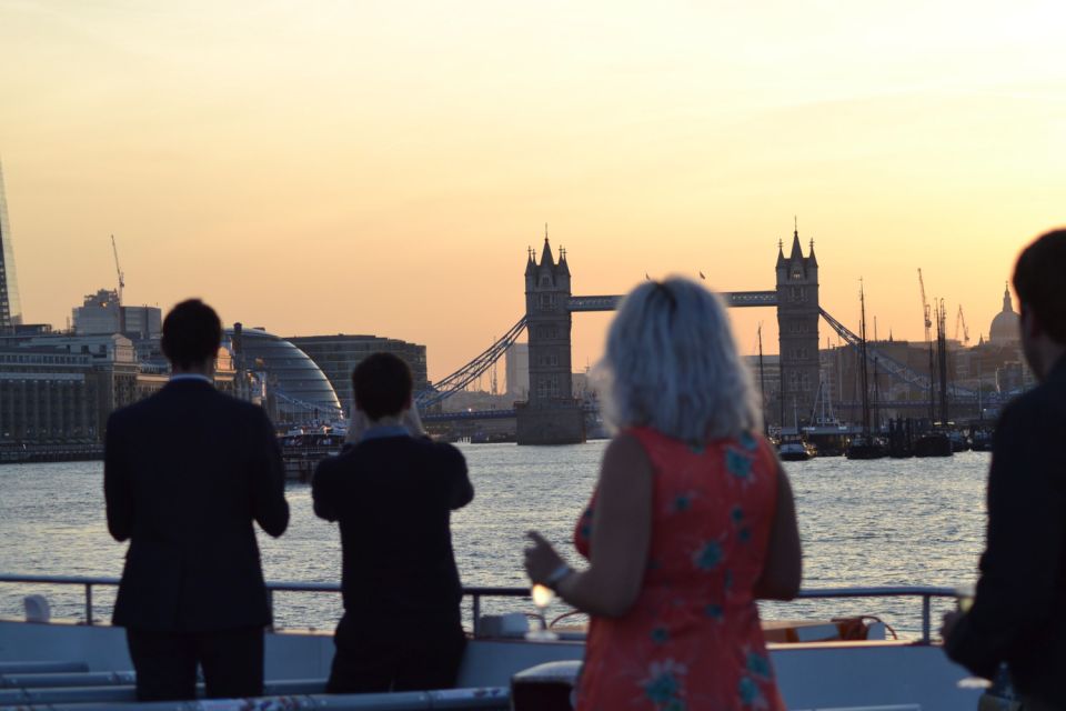 London: River Thames Evening Cruise With Bubbly and Canapés - Experience Highlights