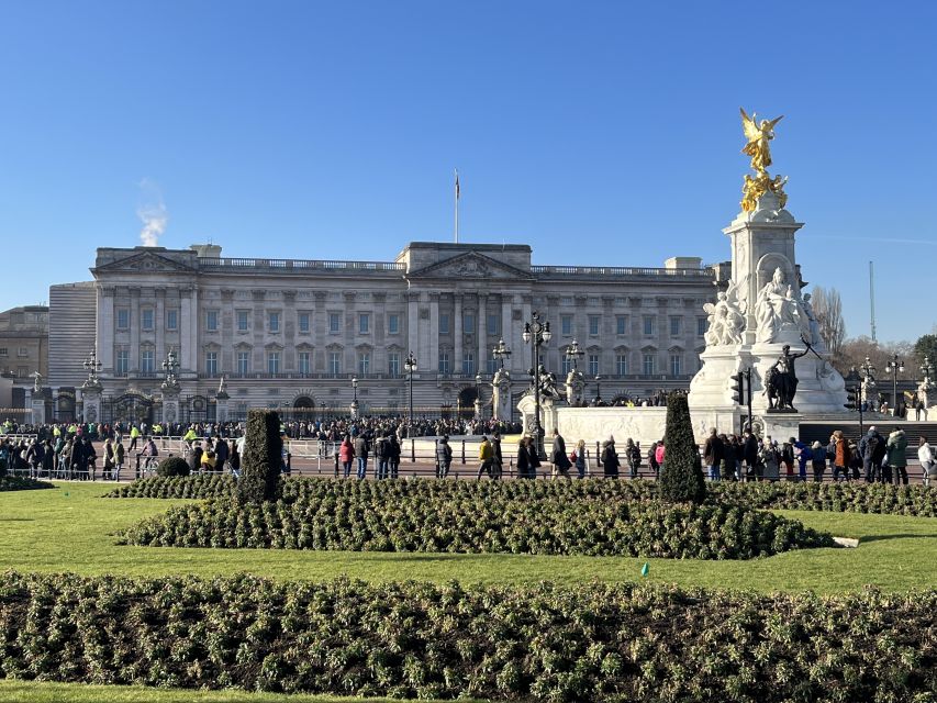 London: Royal Family and Changing of the Guards Walking Tour - Itinerary and Experience