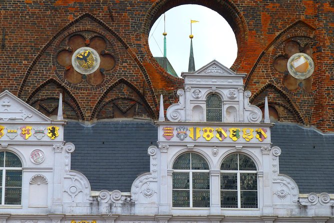 Lübeck Day Trip From Hamburg By Train With Private Guide And Lunch - Visiting the Holsten Gate