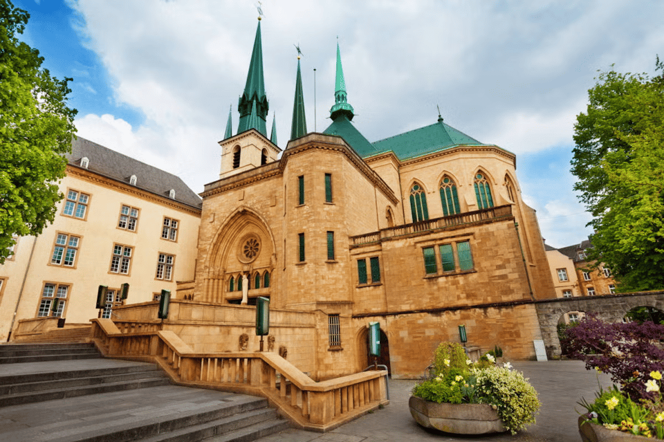 Luxembourg: Private Tour of Luxembourg - Tour Accessibility and Cancellation