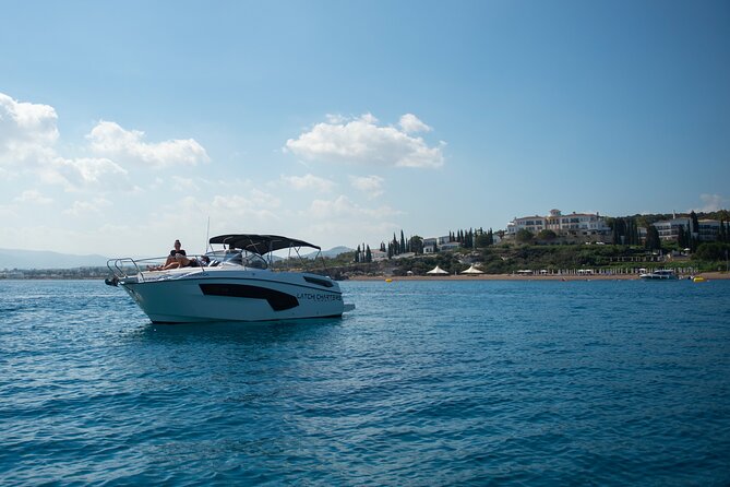 Luxury Private Charter on a Karnic SL800 - Boat Specifications