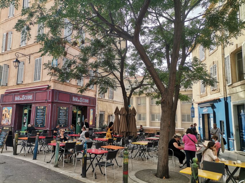 Marseille: Guided Pétanque Game With Local Aperitif - Exploring the Historic Panier District