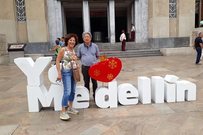 Metro Tour: Fernando Botero's, Botanic Garden and Santo Domingo - Ride the Metro Cable Car
