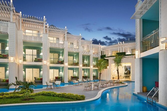 Montego Bay Airport Private Taxi to (any) Negril Hotels - Flight Tracking and Accessibility