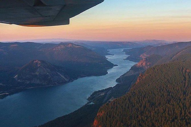 Mt. Hood & Multnomah Falls Scenic Flight by Envi Adventures - Scenic Flight Experience