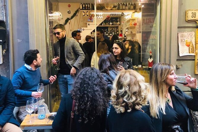 Napoli Pub Crawl in the Old Town - Socializing With Locals and Travelers