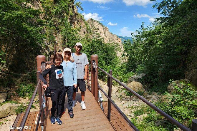 One-Day Tour for Stunning Mt.Seoraksan From Seoul - Exploring Seoraksan National Park