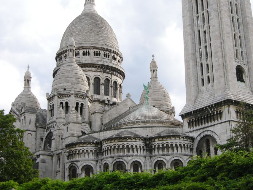 Paris: Guided Group Walking Tour of Montmartre - Tour Highlights