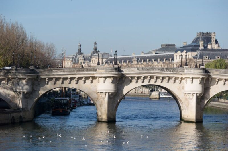 Paris: Historical Crimes Walking Tour in French - Guided Tour Details