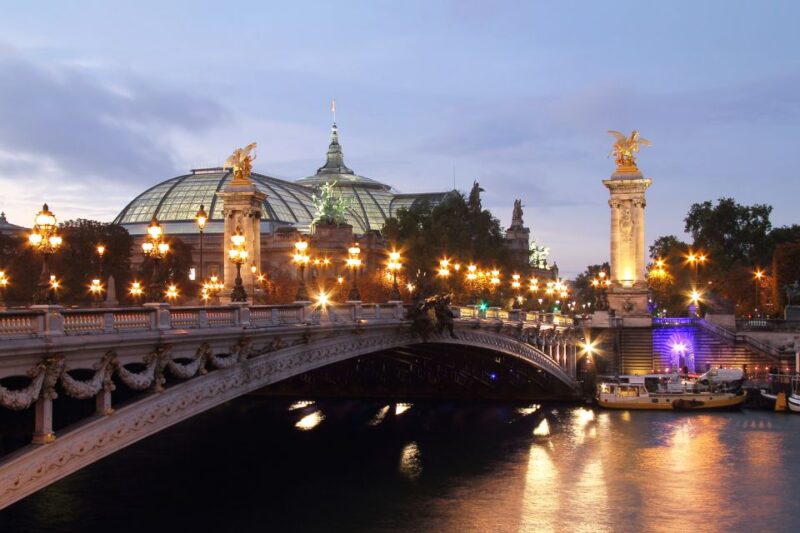 Paris: Illuminations River Cruise With Audio Commentary - Experience and Itinerary