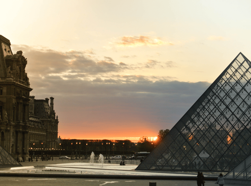 Paris: Louvre Museum and Mona Lisa Evening Private Tour - Iconic Artworks