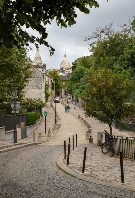 Paris: Montmartre Hidden Gems Walking Tour With Local Guide - Highlights and Experience