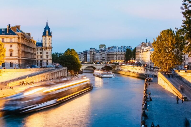 Paris: Night River Cruise On The Seine With Waffle Tasting - Cruise Details