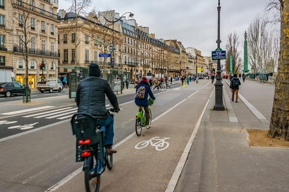 Paris : Private Bike Tour With A Guide - Highlights of the Itinerary