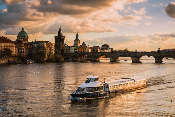 Prague Boats 3-hour Dinner Cruise - Food and Beverage Details