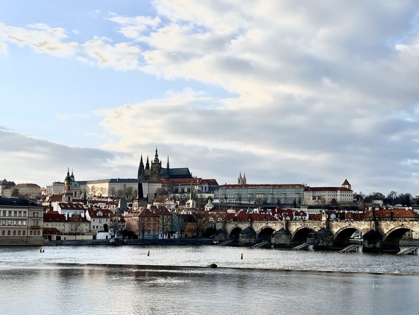 Prague: Vltava River Cruise With Dinner - Experience Highlights