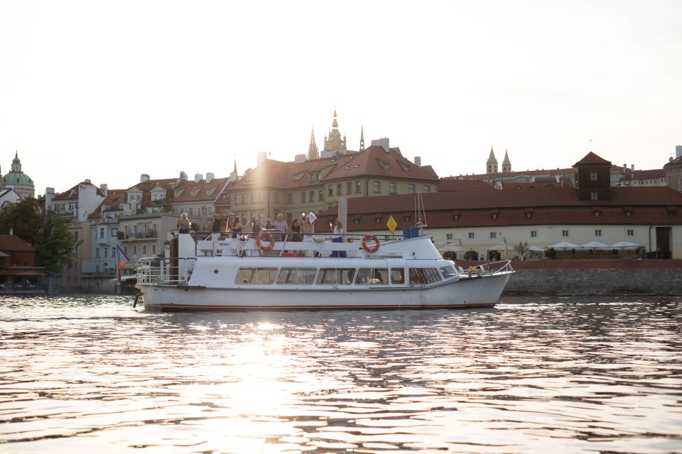 Prague: Vltava River Private Boat Party With Drinks - Inclusions and Options