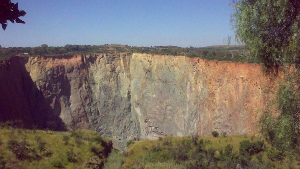 Pretoria: Cullinan Surface Diamond Mine Walking Tour - Historical Significance and Discoveries