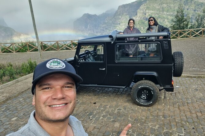 Private 4x4 Jeep Half Day - Picturesque Peaks, Vineyards, Skywalk - Vineyards and Winding Roads