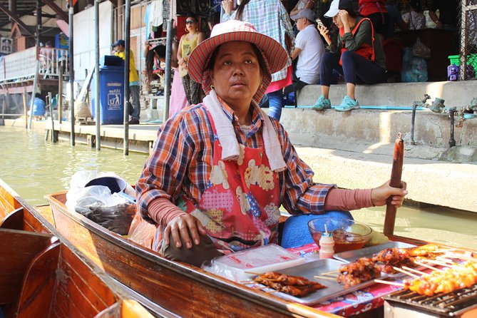 Private Guided Tour to Train Market and Damnoensaduak Floating Market - Itinerary Highlights