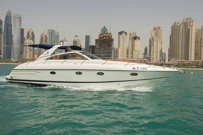 Private Luxury Everest Yacht Cruise From Dubai Marina - Onboard Amenities