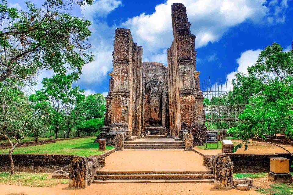 Private Polonnaruwa Ancient City Guided Tour From Colombo - Itinerary Highlights