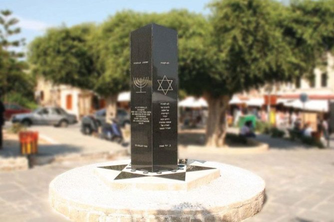 Private Tour in The Jewish Quarter & Grand Masters Palace - Tour Accessibility