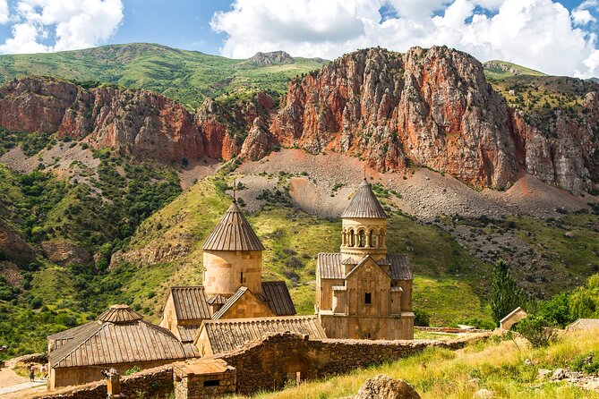 Private Tour: Khor Virap, Noravank Monasteries, "Hin Areni" Winery, Jermuk - Discovering Noravank Monasteries