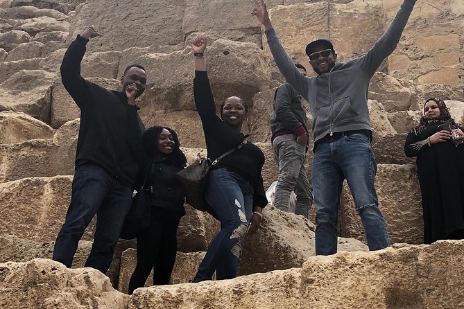 Private Tour to Giza Pyramids,Sphinx,Museum,Market& Lunch - Discovering the Sphinx
