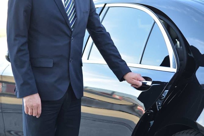 Private Transfer From Toronto Pearson Airport to Toronto City - Included Fees and Services