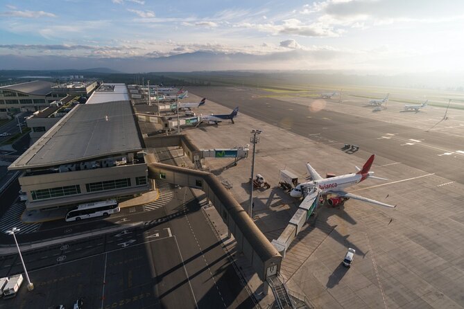 Private Trasnfer From or to Quito Airport - Mariscal Sucre - Vehicle Amenities