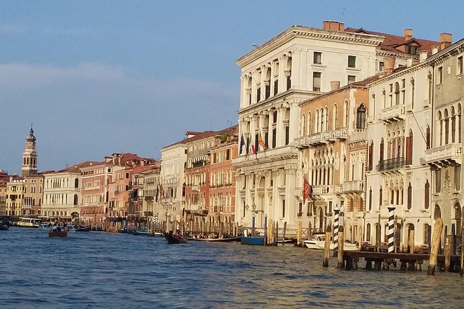 Private Venice Walking Tour Plus Murano Island Lunch and Glass Factory Visit - Exploring the Iconic Rialto Bridge