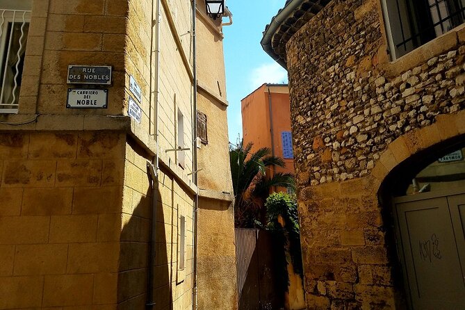 Public Visit of Aix-En-Provence the Streets Are Told - Exploring the Local Markets