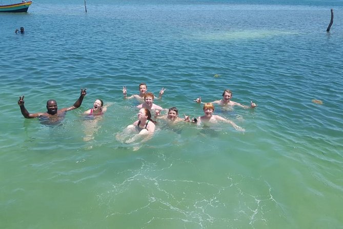 Roatan West Bay Beach Daypass With Round Trip Transportacion - Amenities and Facilities