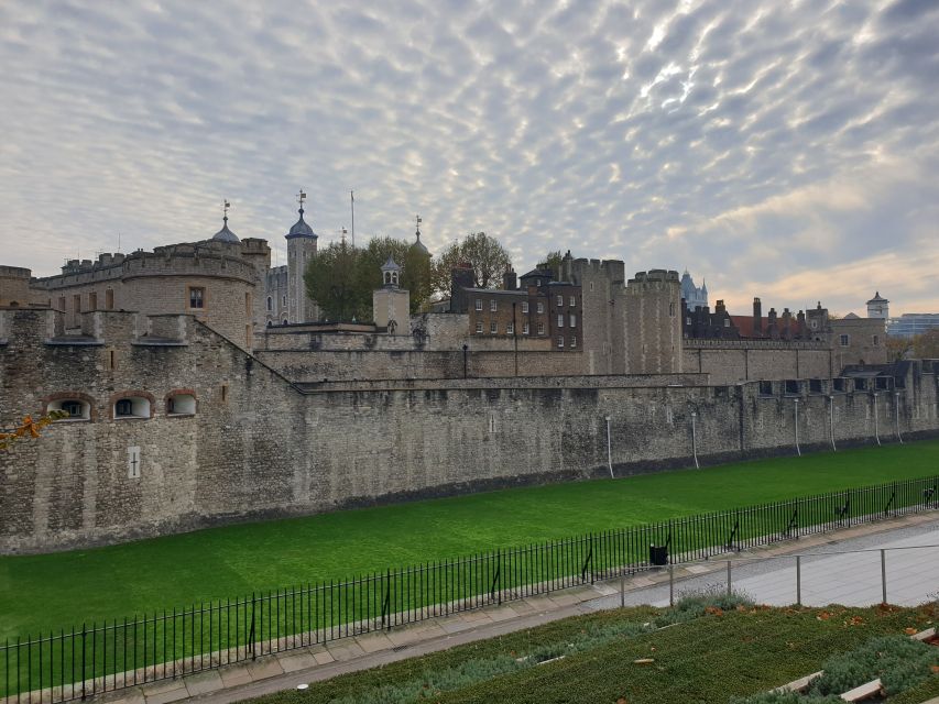 Roman Ruins to Blitz Bombings: Londons Fiery History - Bloody Past of the Tower