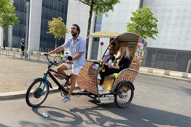 Romantic Berlin Rickshaw City and Photo Tour - Incl. Pick-Up - Meeting and End Points