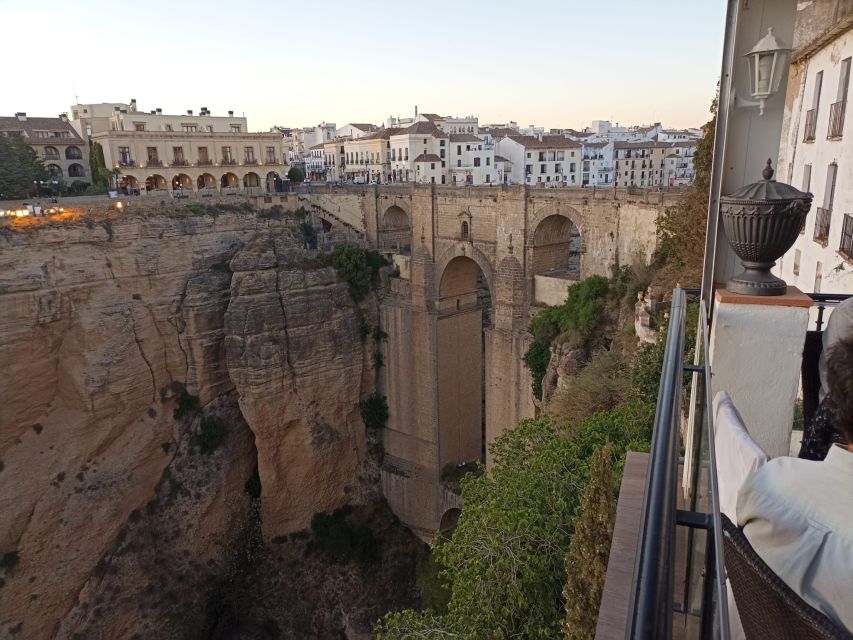 Ronda: Guided Walking Tour With English or Spanish Guide - Meeting Point and Itinerary