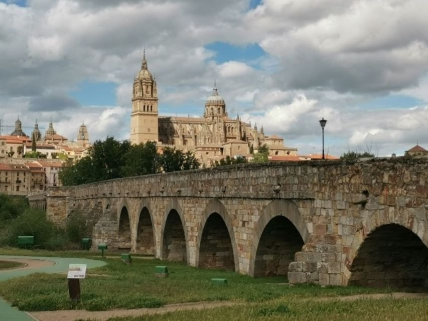 Salamanca: Guided Sightseeing Tour by Bicycle - Itinerary Highlights