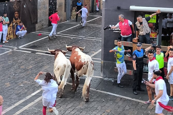 San Fermín Experience Review: Balcony and Breakfast - Accessibility and Additional Information