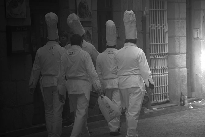 San Sebastián Walking Dinner Tour With Basque Bites - Tour Logistics and Accessibility