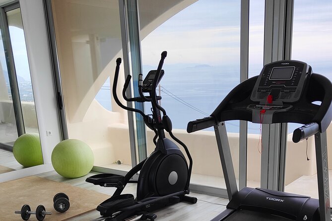 Santorini: Couples Massage With Wine, Fruits & Day Pool Access - Meeting Point and Transportation