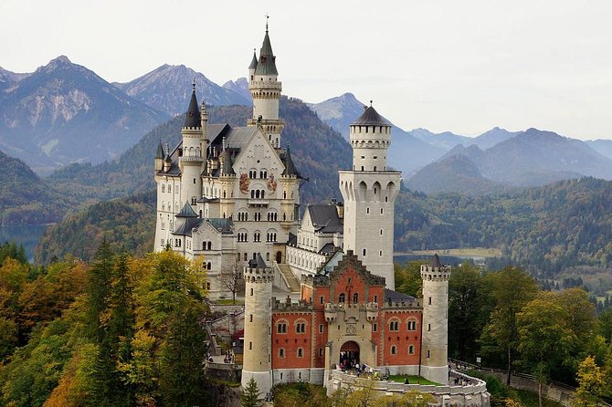 Skip-The-Line Neuschwanstein Castle Tour From Munich - Meeting and Arrival