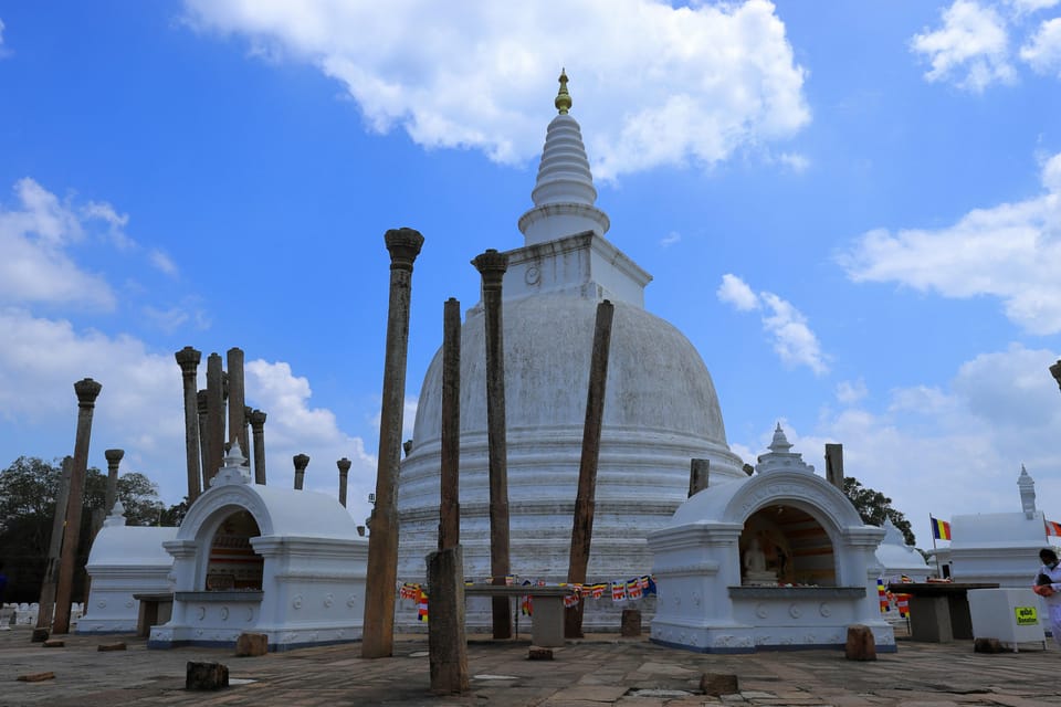 Sri Lanka Cultural Triangle Full Circle 3-Day Tour - Itinerary Day 1: Colombo to Anuradhapura