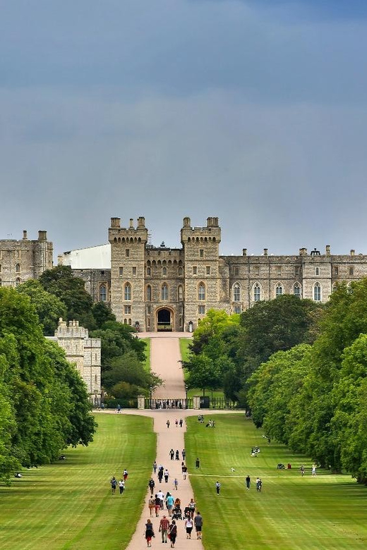 Stonehenge Windsor Castle: Private Tour - Discovering Windsor Castles Grandeur