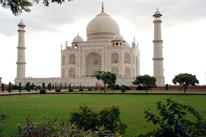 Taj Mahal Sunrise and Agra Overnight Tour From Hyderabad - Day 1 Activities