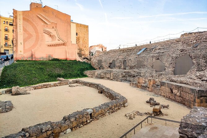 Tarragona Scavenger Hunt and Sights Self-Guided Tour - Key Features of the Tour